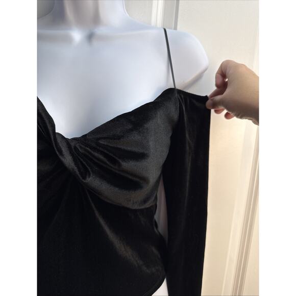 Elodie Womens Small Black Velvet Asymmetrical Twist Long Sleeve Top NWT - Picture 4 of 8
